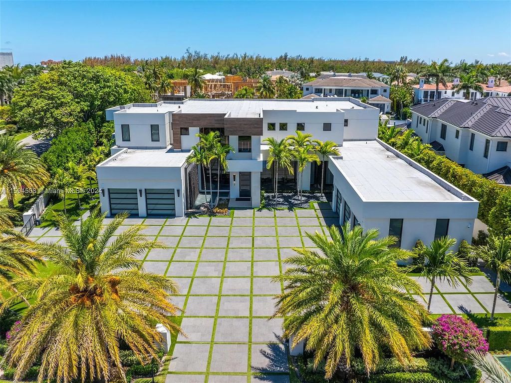 Welcome to 298 W Key Palm Rd, a spectacular newly built waterfront estate by SRD Building Corp. Located in Boca Raton's prestigious Royal Palm Yacht & Country Club, this luxurious home offers over 11,471 square feet of living space on a 26,728 square feet lot.
