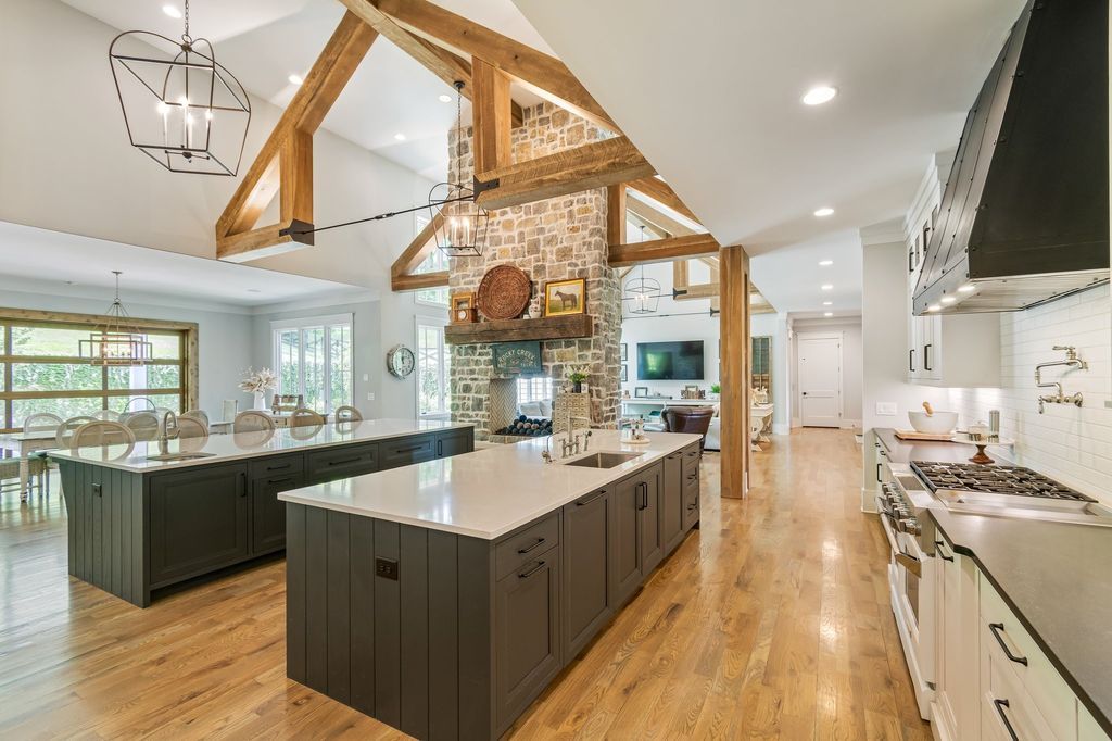 Stunning Tennessee Home in Tranquil Valley Hits Market for 7.25 Million 16