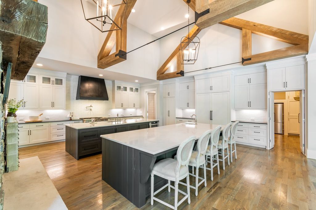 Stunning Tennessee Home in Tranquil Valley Hits Market for 7.25 Million 17