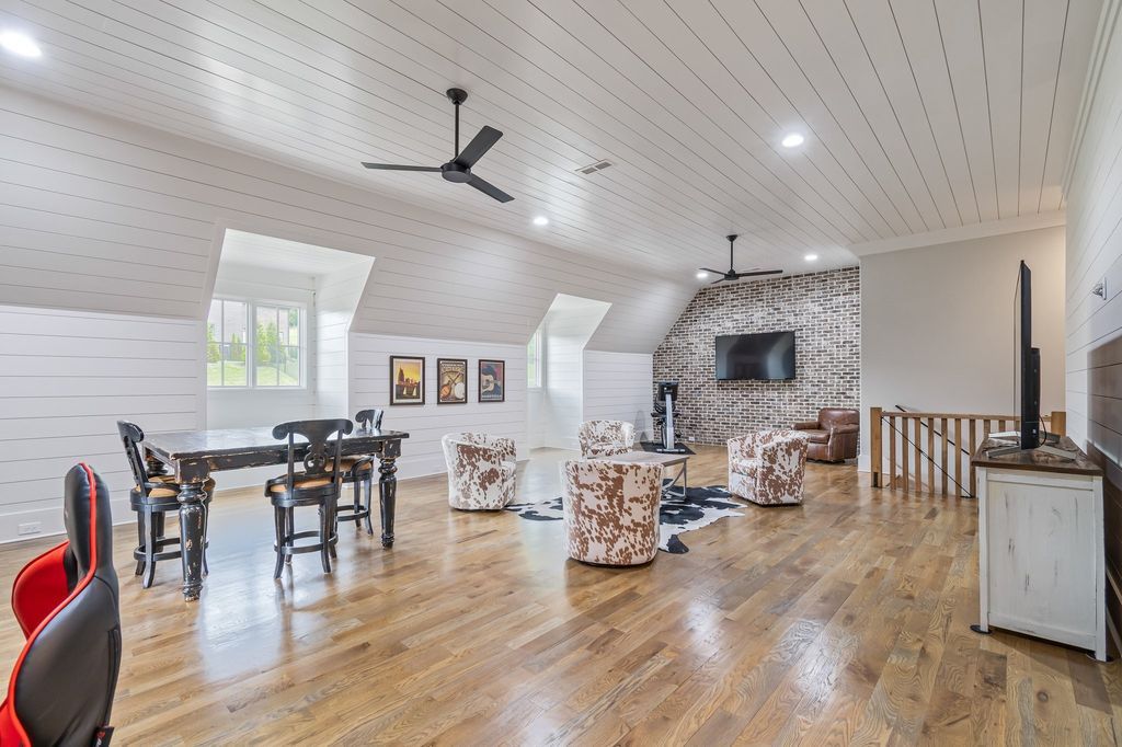 Stunning Tennessee Home in Tranquil Valley Hits Market for 7.25 Million 44