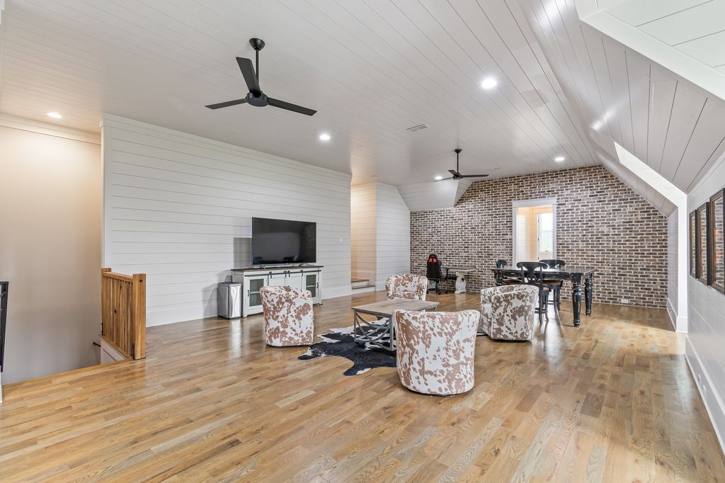 Stunning Tennessee Home in Tranquil Valley Hits Market for 7.25 Million 45