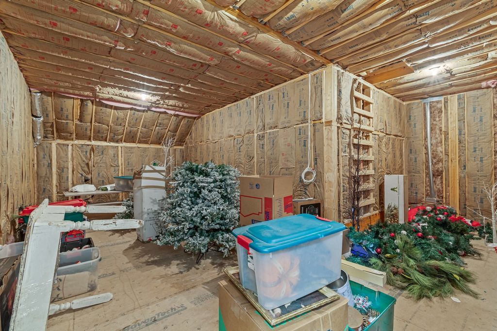 Stunning Tennessee Home in Tranquil Valley Hits Market for 7.25 Million 64