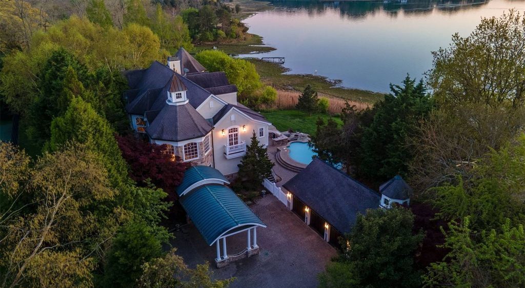 Swan View Colonial Charm in Coastal New York Asking 4.25 Million 28