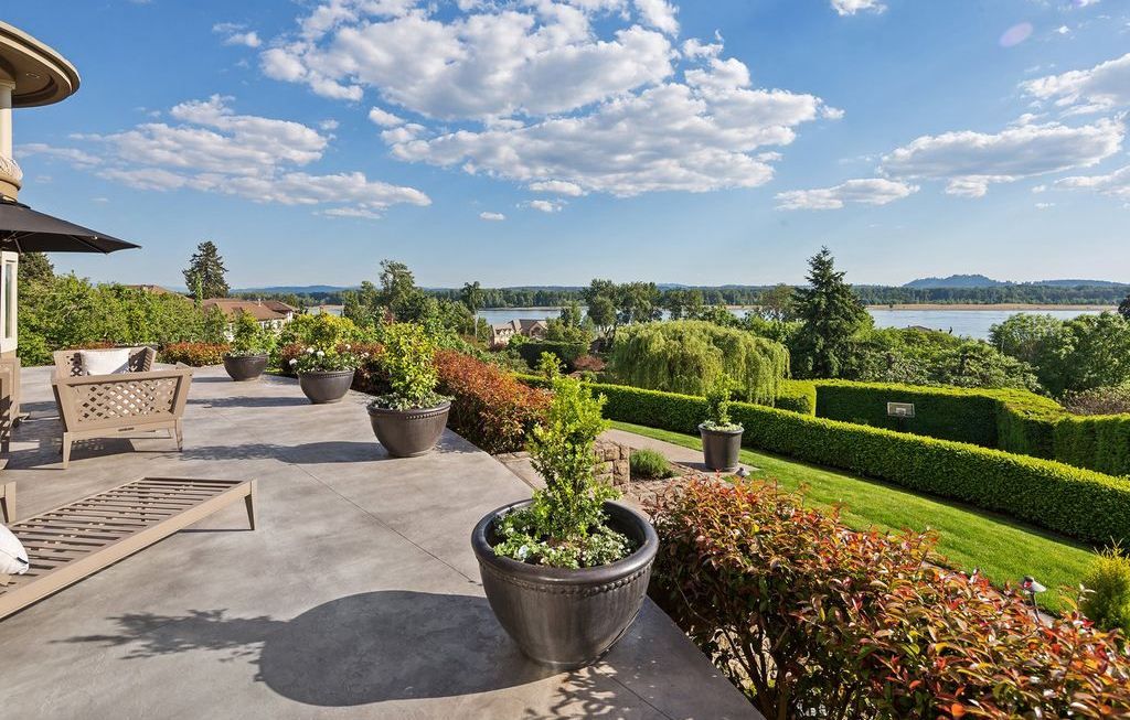Timeless Elegance Meets Modern Luxury Meticulously Transformed Washington Home Asking 4395000 18 2