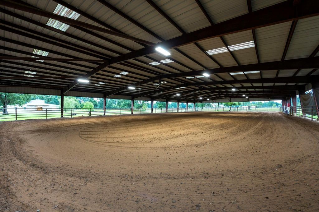 Circle O Farm 42 Acres with Modern Luxury Ranch in Texas Listed at 12.5 Million 47