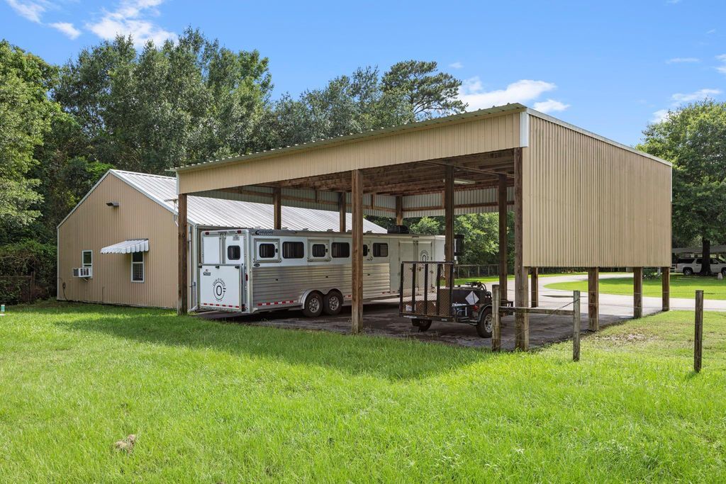 Circle O Farm 42 Acres with Modern Luxury Ranch in Texas Listed at 12.5 Million 48