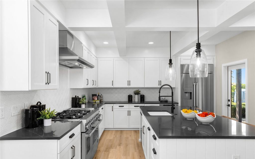 Coastal Modern Luxury Hamptons Style Elegance with Premier Waterfront Views in Washington for 3698000 12