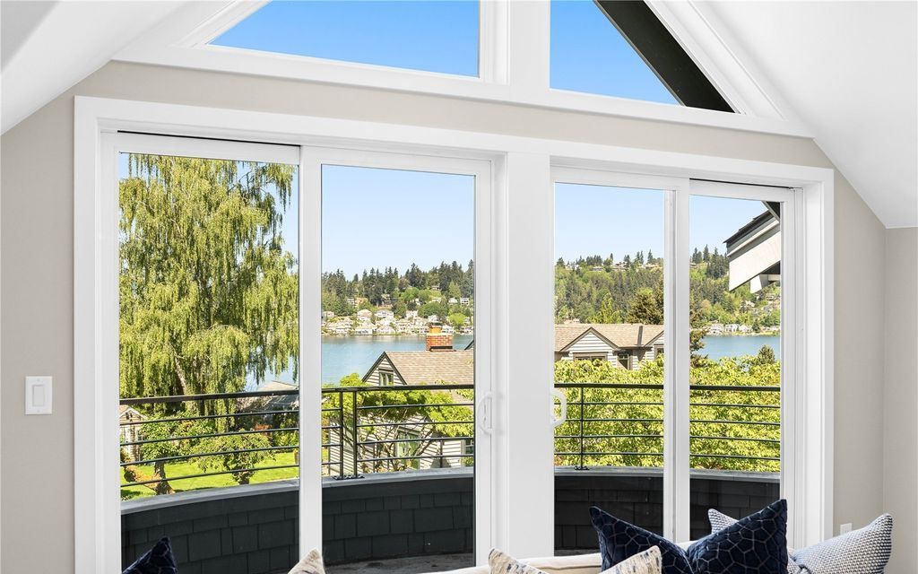 Coastal Modern Luxury Hamptons Style Elegance with Premier Waterfront Views in Washington for 3698000 23