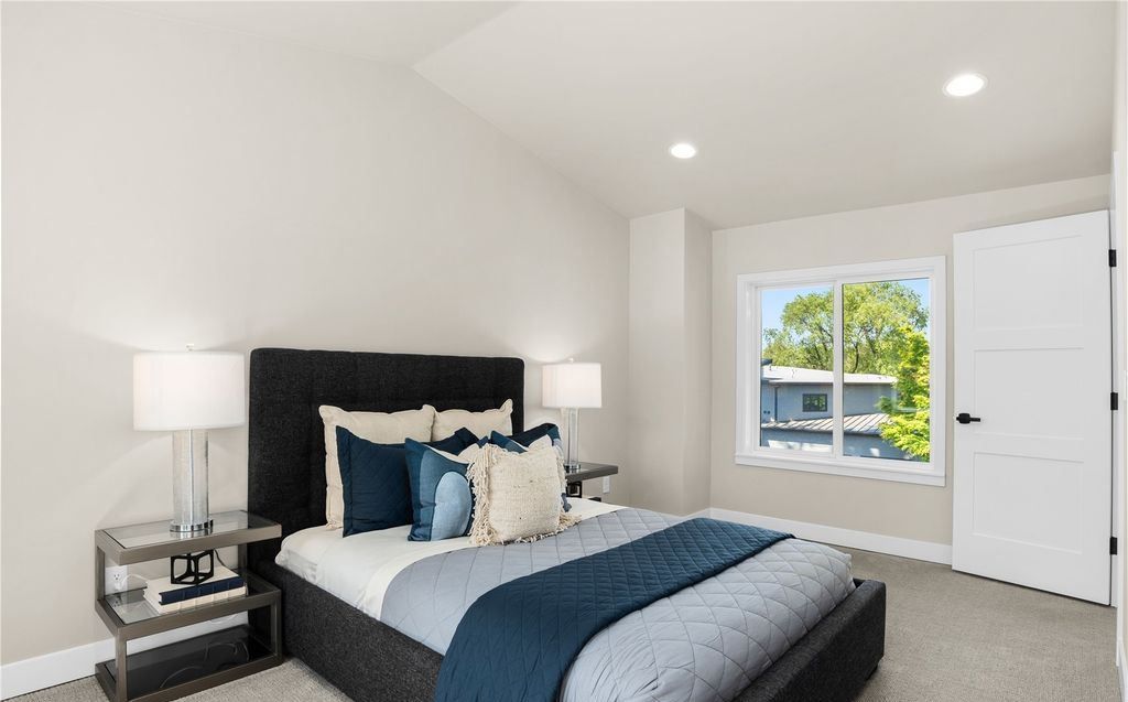 Coastal Modern Luxury Hamptons Style Elegance with Premier Waterfront Views in Washington for 3698000 28