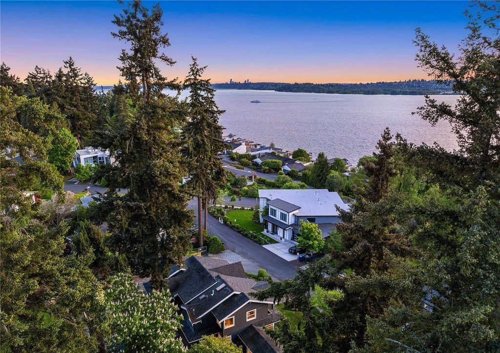 Coastal Modern Luxury Hamptons Style Elegance with Premier Waterfront Views in Washington for 3698000 3