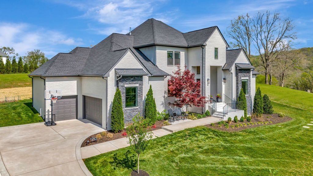 Countryside Retreat in Tennessee 5 Acres of Natural Beauty and Elegant Living for 2595000 1