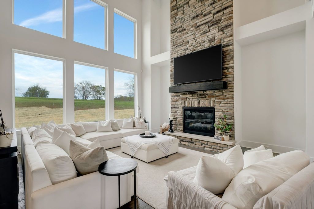 Countryside Retreat in Tennessee 5 Acres of Natural Beauty and Elegant Living for 2595000 11