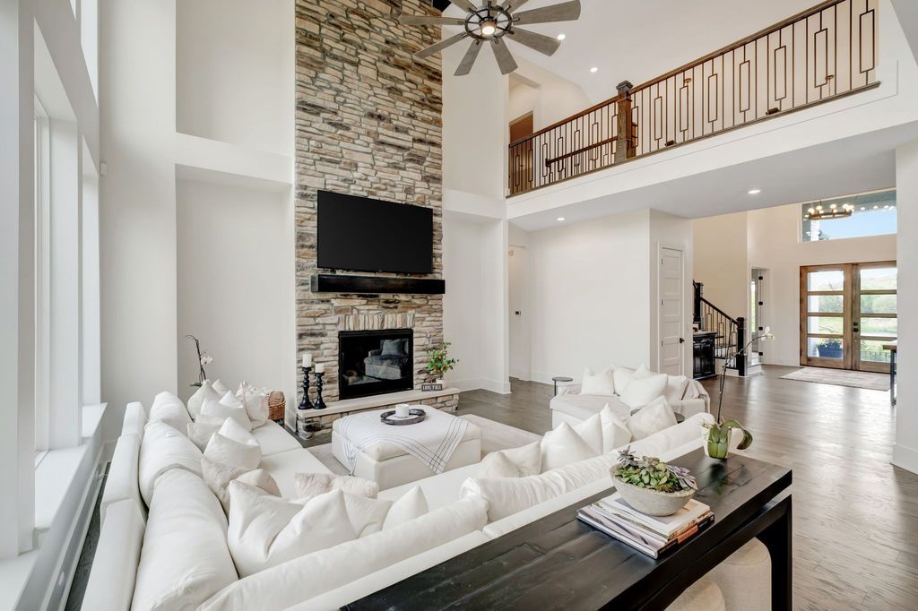 Countryside Retreat in Tennessee 5 Acres of Natural Beauty and Elegant Living for 2595000 12