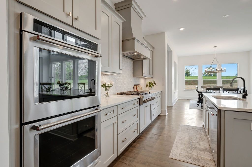 Countryside Retreat in Tennessee 5 Acres of Natural Beauty and Elegant Living for 2595000 18