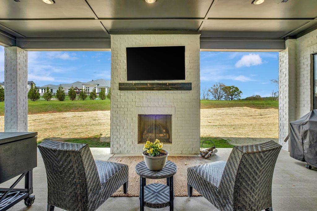 Countryside Retreat in Tennessee 5 Acres of Natural Beauty and Elegant Living for 2595000 27