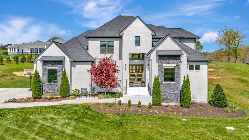 Countryside Retreat in Tennessee 5 Acres of Natural Beauty and Elegant Living for 2595000 3
