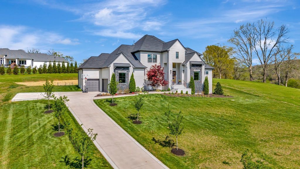 Countryside Retreat in Tennessee 5 Acres of Natural Beauty and Elegant Living for 2595000 4