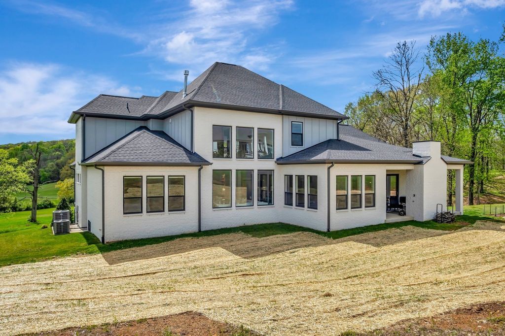Countryside Retreat in Tennessee 5 Acres of Natural Beauty and Elegant Living for 2595000 49