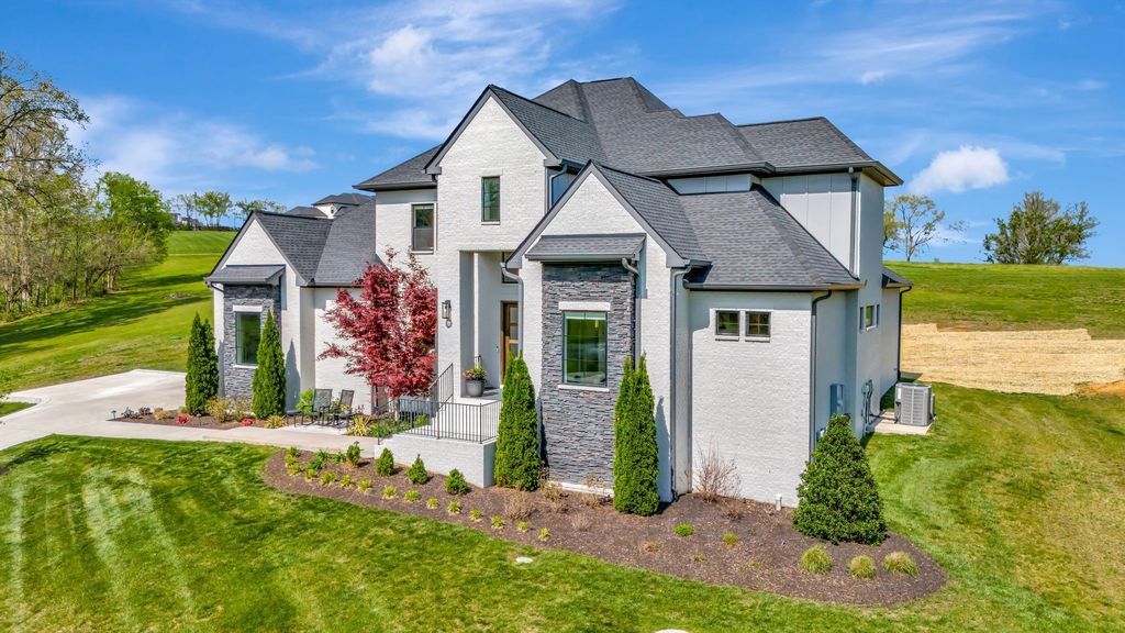 Countryside Retreat in Tennessee 5 Acres of Natural Beauty and Elegant Living for 2595000 5
