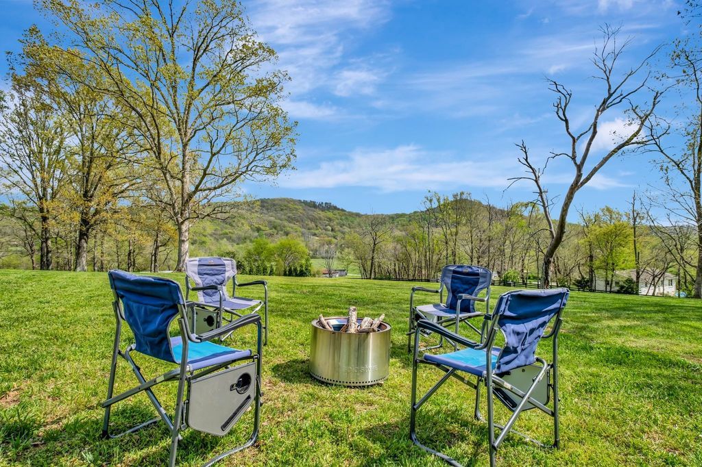 Countryside Retreat in Tennessee 5 Acres of Natural Beauty and Elegant Living for 2595000 50