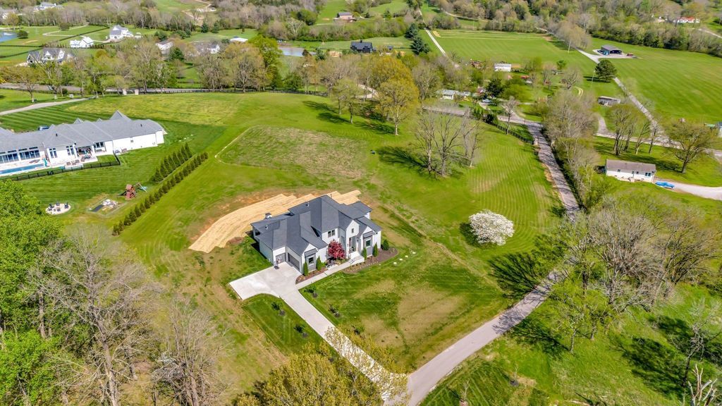 Countryside Retreat in Tennessee 5 Acres of Natural Beauty and Elegant Living for 2595000 51