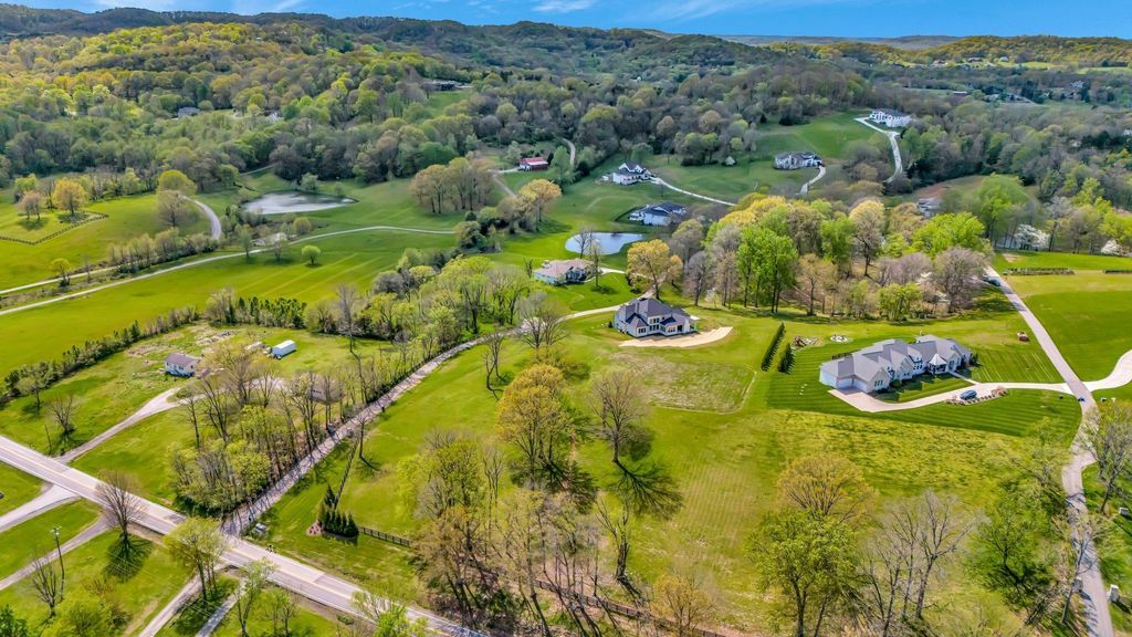 Countryside Retreat in Tennessee 5 Acres of Natural Beauty and Elegant Living for 2595000 54