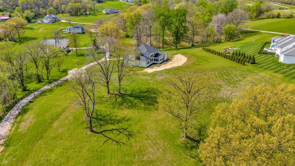 Countryside Retreat in Tennessee 5 Acres of Natural Beauty and Elegant Living for 2595000 55