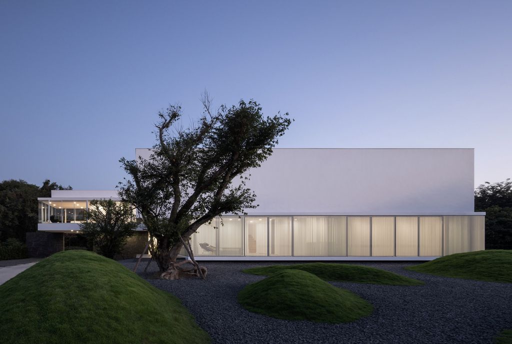 Dew House in Thailand by Ayutt and Associates Design