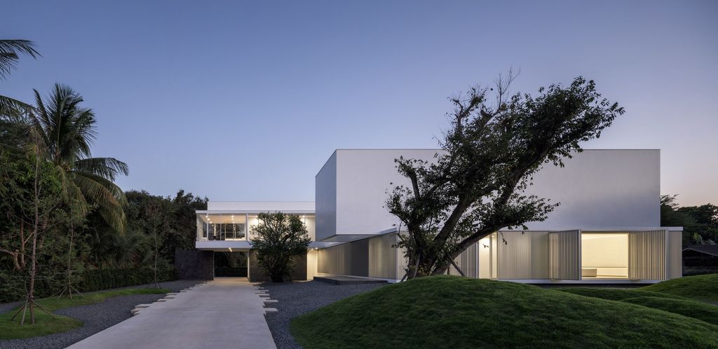 Dew House in Thailand by Ayutt and Associates Design 24