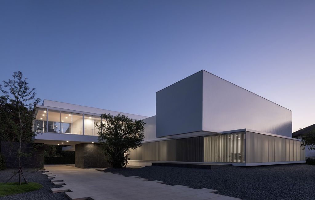 Dew House in Thailand by Ayutt and Associates Design