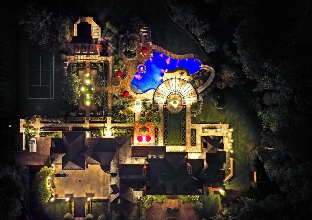 Edgehill Estate Classic All Brick Colonial on 11 Acres for 15 Million 57