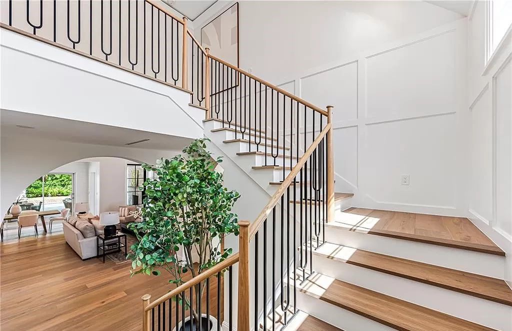 Experience luxury in this modern farmhouse at 712 Killdeer Pl, Naples, Florida. Built by the award-winning Van Emmerik Custom Homes, this 6,500 square feet home features high ceilings, beautiful millwork, and premium finishes.