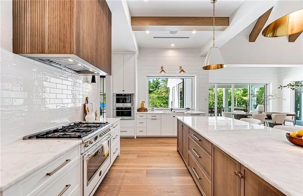 Experience luxury in this modern farmhouse at 712 Killdeer Pl, Naples, Florida. Built by the award-winning Van Emmerik Custom Homes, this 6,500 square feet home features high ceilings, beautiful millwork, and premium finishes.