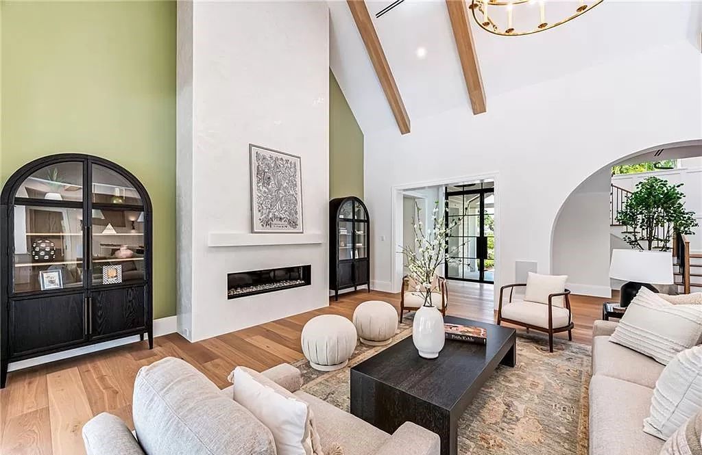 Experience luxury in this modern farmhouse at 712 Killdeer Pl, Naples, Florida. Built by the award-winning Van Emmerik Custom Homes, this 6,500 square feet home features high ceilings, beautiful millwork, and premium finishes.