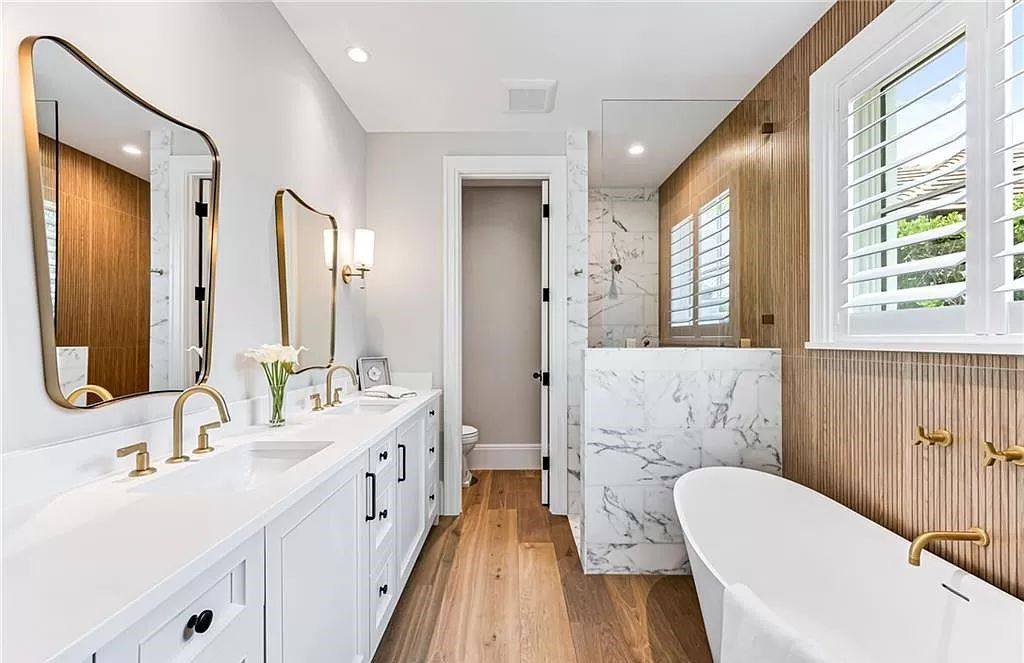Experience luxury in this modern farmhouse at 712 Killdeer Pl, Naples, Florida. Built by the award-winning Van Emmerik Custom Homes, this 6,500 square feet home features high ceilings, beautiful millwork, and premium finishes.