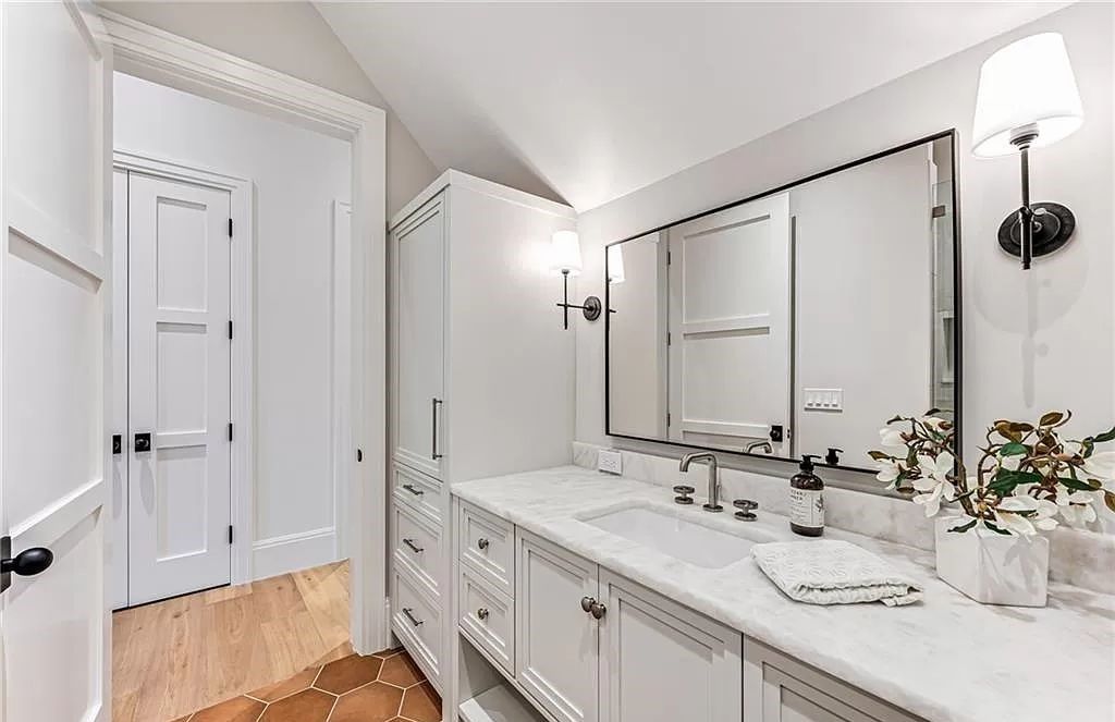 Experience luxury in this modern farmhouse at 712 Killdeer Pl, Naples, Florida. Built by the award-winning Van Emmerik Custom Homes, this 6,500 square feet home features high ceilings, beautiful millwork, and premium finishes.