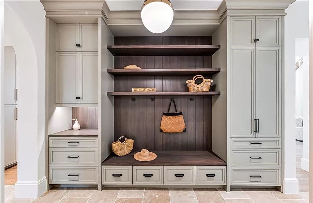 Experience luxury in this modern farmhouse at 712 Killdeer Pl, Naples, Florida. Built by the award-winning Van Emmerik Custom Homes, this 6,500 square feet home features high ceilings, beautiful millwork, and premium finishes.