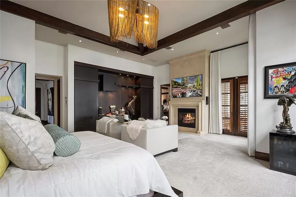 Introducing a rare opportunity to own a unique lakeside property on Lake Maitland, part of the prestigious Chain of Lakes.