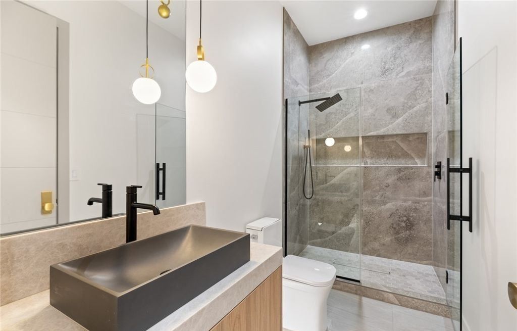 Experience Ultimate Luxury Living in Las Vegass Historic District A 5.49 Million Masterpiece 19