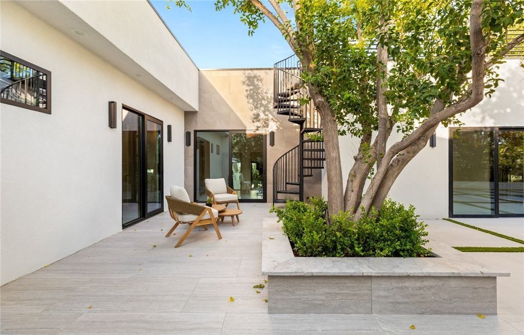 Experience Ultimate Luxury Living in Las Vegass Historic District A 5.49 Million Masterpiece 43