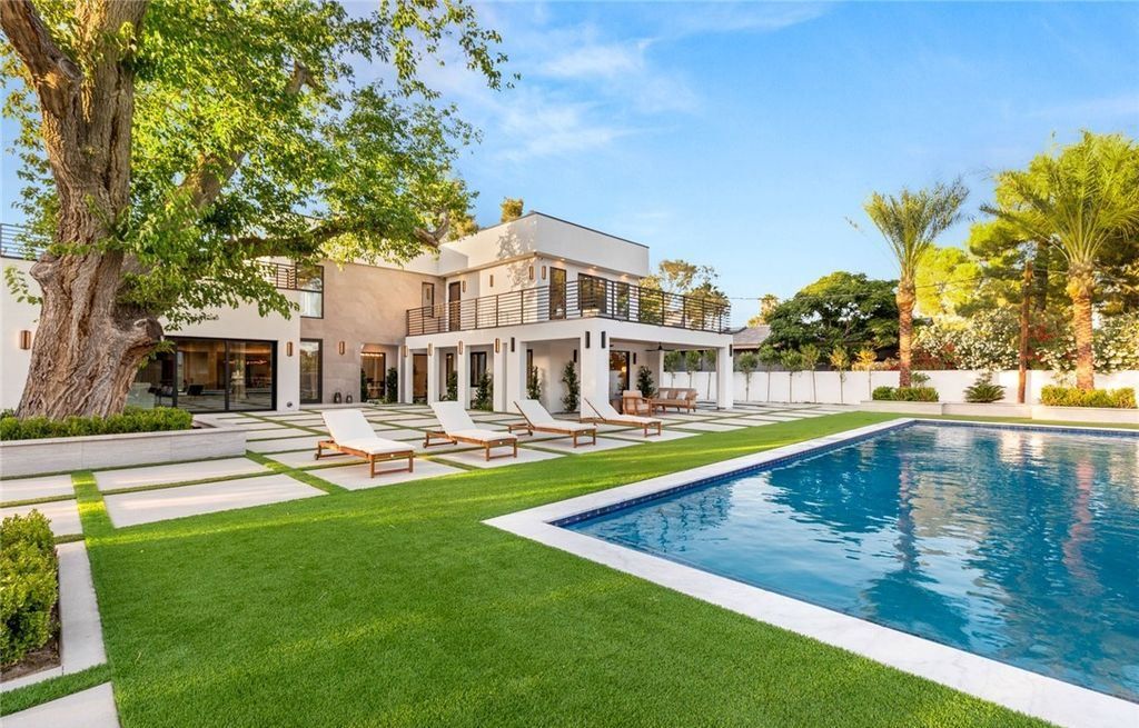 Experience Ultimate Luxury Living in Las Vegass Historic District A 5.49 Million Masterpiece 51