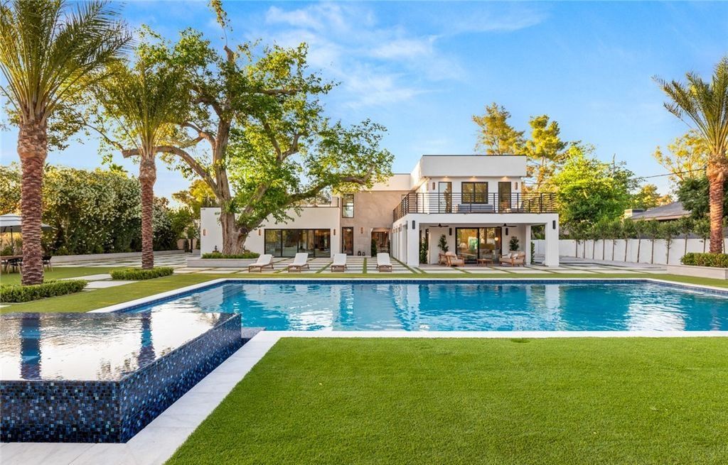 Experience Ultimate Luxury Living in Las Vegass Historic District A 5.49 Million Masterpiece 52