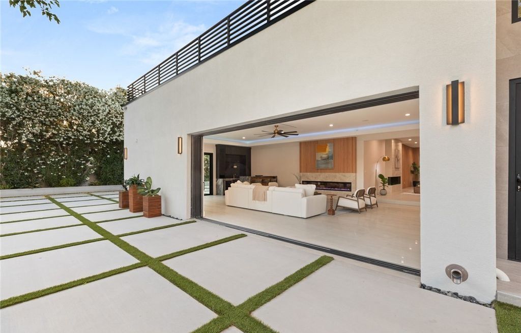 Experience Ultimate Luxury Living in Las Vegass Historic District A 5.49 Million Masterpiece 57