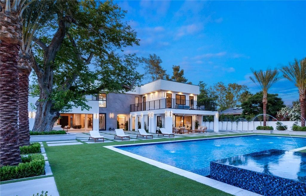 Experience Ultimate Luxury Living in Las Vegass Historic District A 5.49 Million Masterpiece 58
