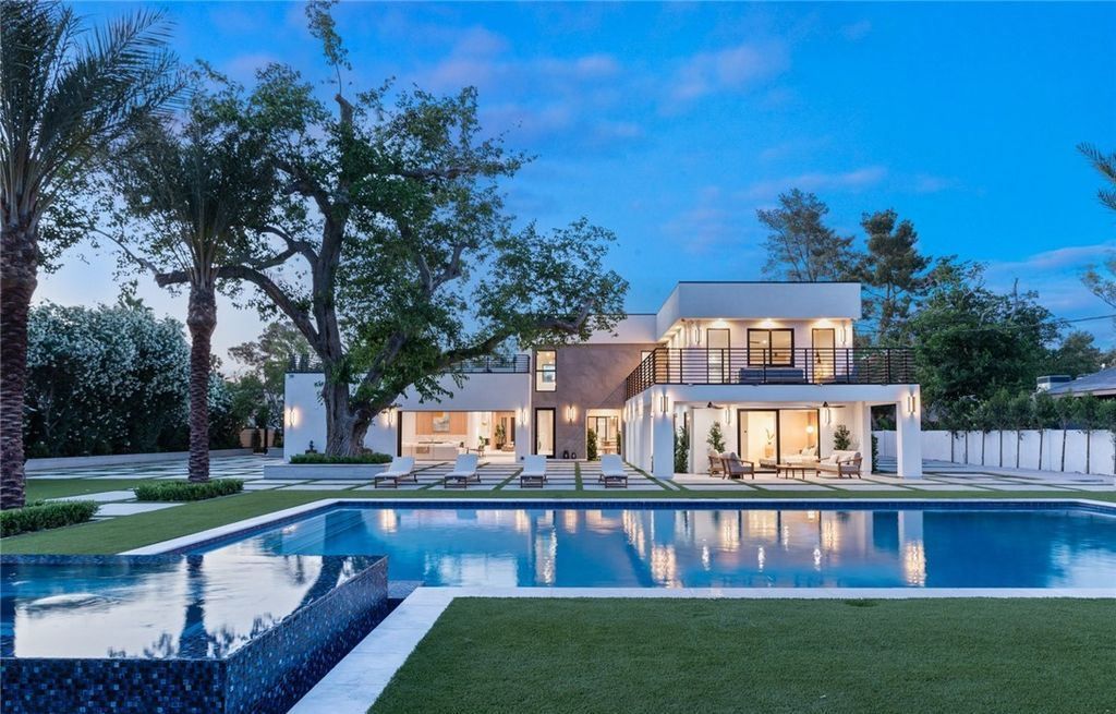 Experience Ultimate Luxury Living in Las Vegass Historic District A 5.49 Million Masterpiece 61
