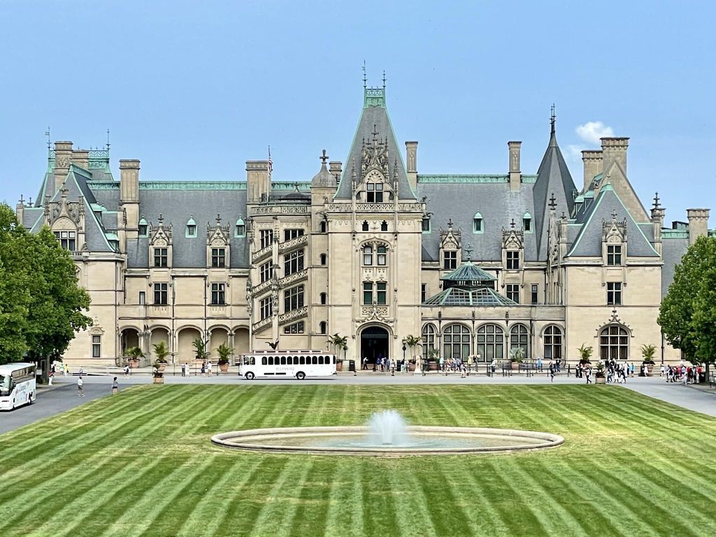 Explorer The Largest Home in America Biltmore House 1