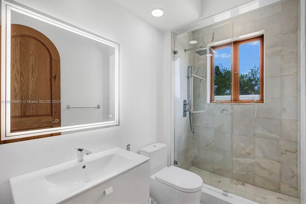 This 11,599 square feet estate on a 41,750 square feet lot includes 150 feet of private ocean frontage.