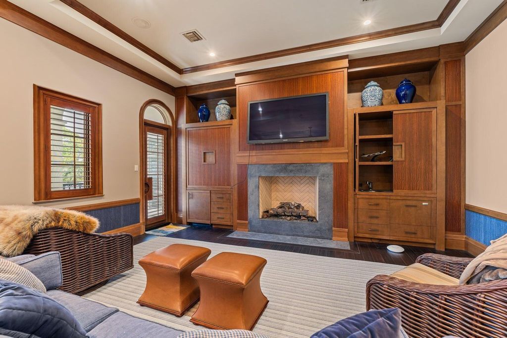 Welcome to 107 W Bears Club Dr, an exquisite custom-built estate in the exclusive Bears Club community in Jupiter, Florida.