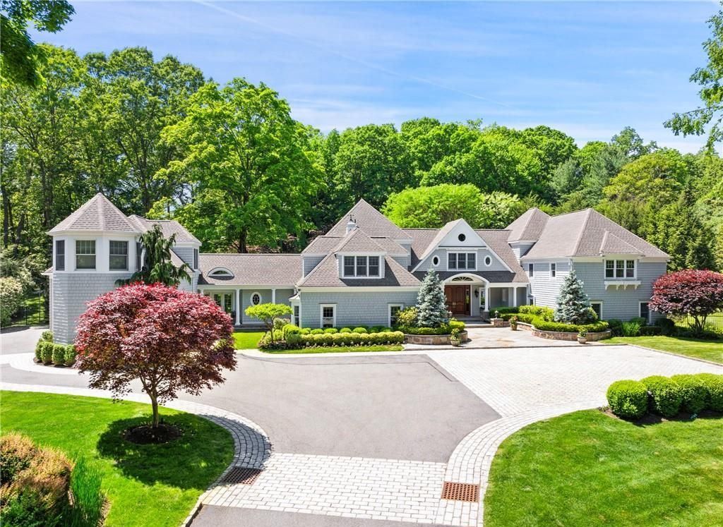 Hamptons Style Estate on Over 2 Lush Acres in New York Listed for 3.7 Million 2