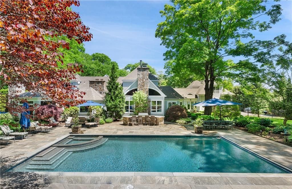 Hamptons Style Estate on Over 2 Lush Acres in New York Listed for 3.7 Million 26